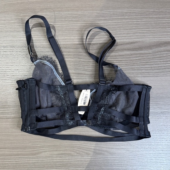 Victoria's Secret Black Lace Strappy Bra - Picture 2 of 5